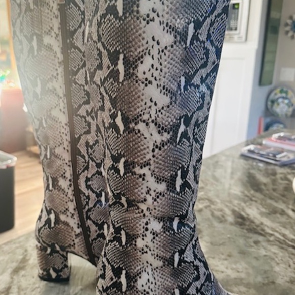 Unbranded Snake Print  Faux Leather Block Heel Boots NEVER WORN - BRAND NEW! 9 M - Picture 7 of 15